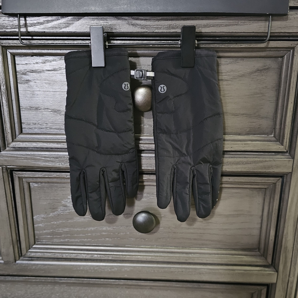 Lululemon Black Quilted Gloves - Picture 5 of 14